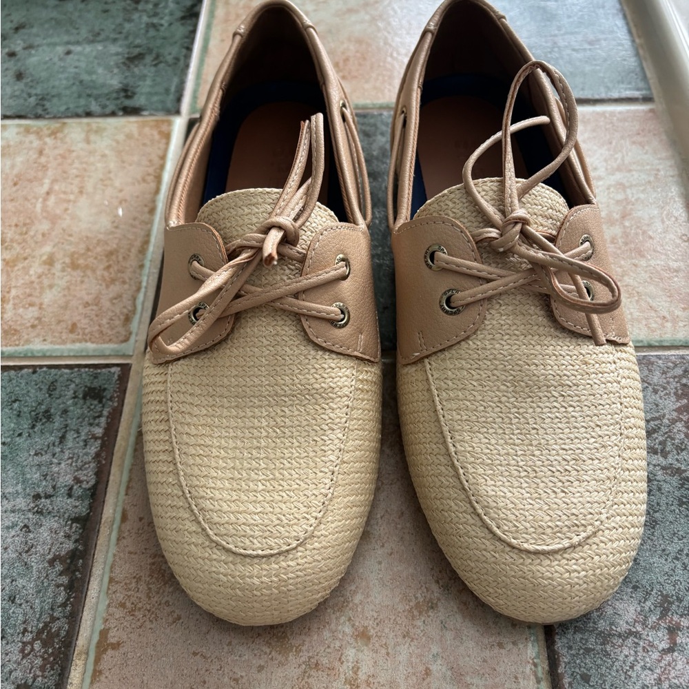 NEW, never worn. Sperry Topsider Silm- Women's Cream and Tan Loafers